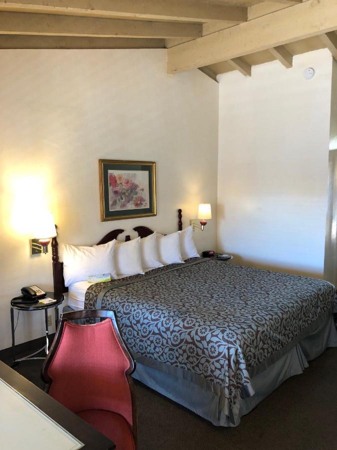 Days Inn By Wyndham Camarillo - Ventura Екстер'єр фото