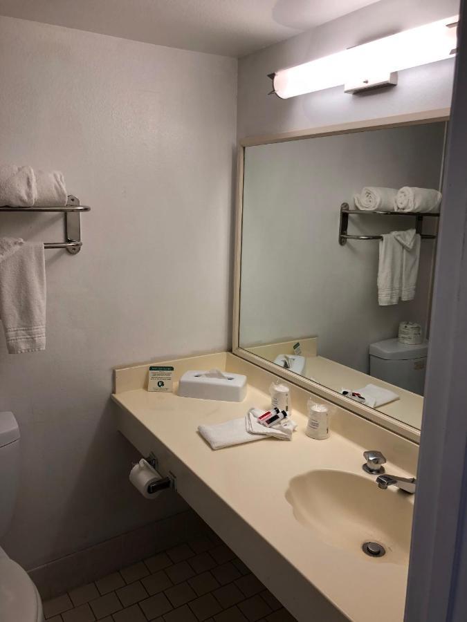 Days Inn By Wyndham Camarillo - Ventura Екстер'єр фото